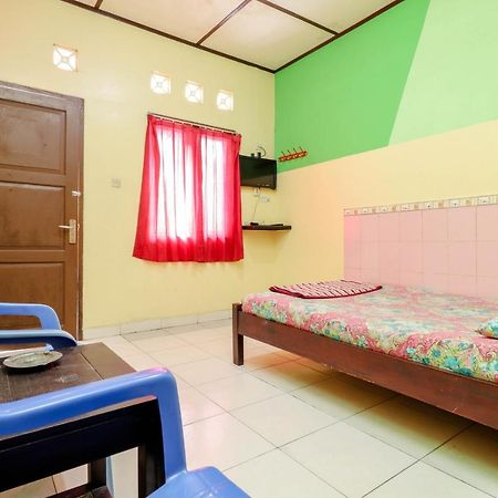 Primadona Homestay Sleman  Buitenkant foto